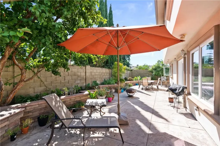 8252 Dancy Circle, Huntington Beach, California 92646