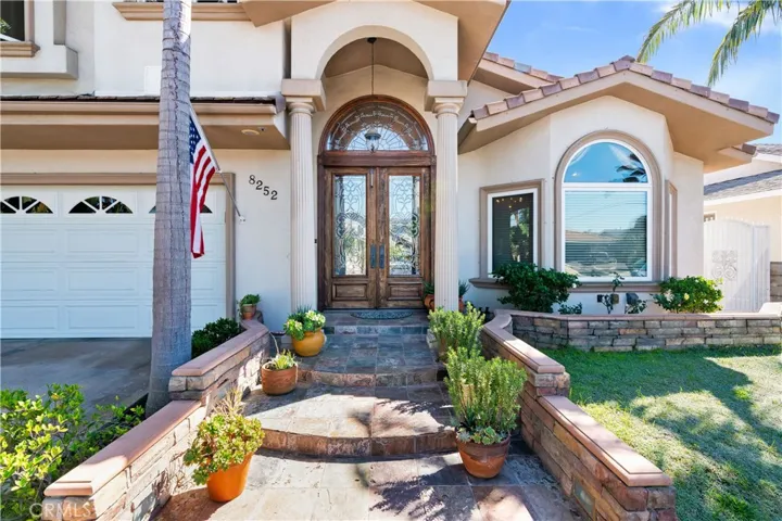 8252 Dancy Circle, Huntington Beach, California 92646