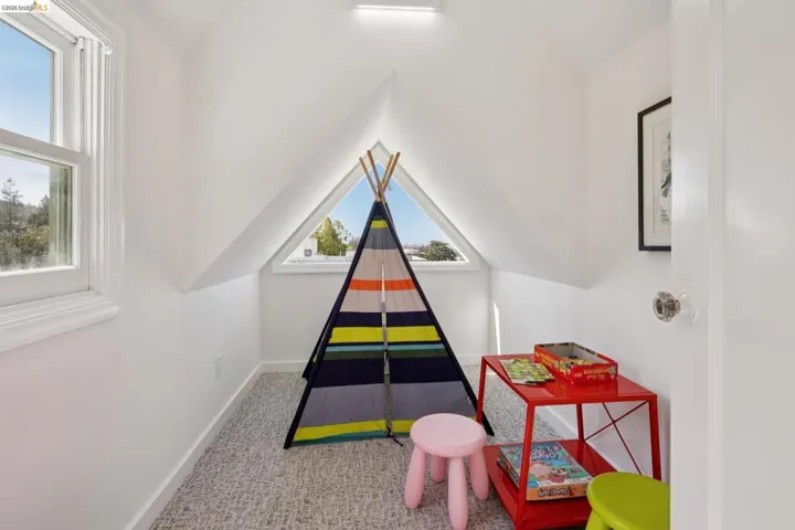 2558 Hilgard Ave, Berkeley, California 94709