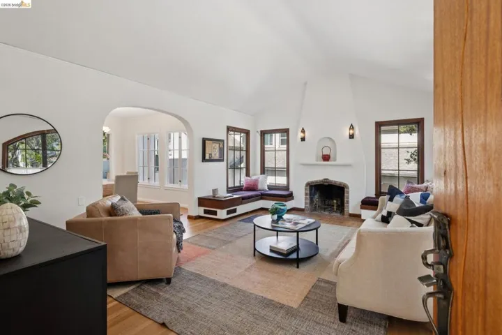 2558 Hilgard Ave, Berkeley, California 94709