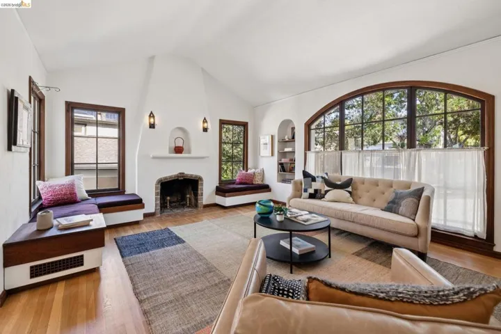 2558 Hilgard Ave, Berkeley, California 94709