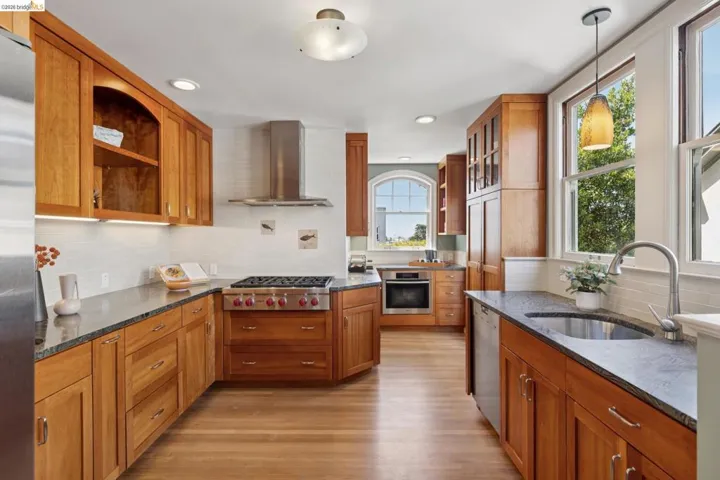 2558 Hilgard Ave, Berkeley, California 94709