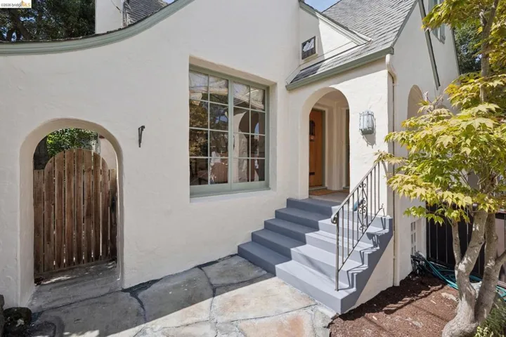 2558 Hilgard Ave, Berkeley, California 94709
