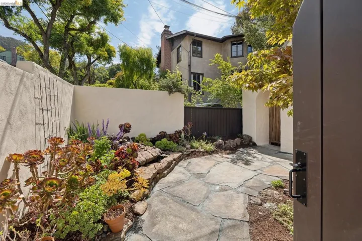2558 Hilgard Ave, Berkeley, California 94709