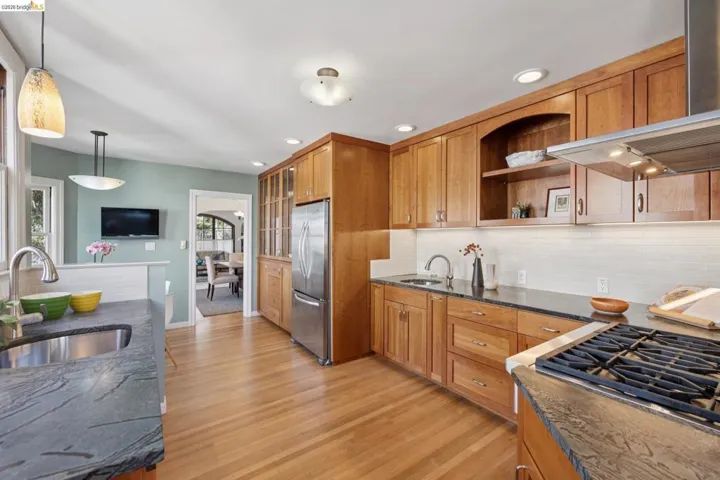 2558 Hilgard Ave, Berkeley, California 94709
