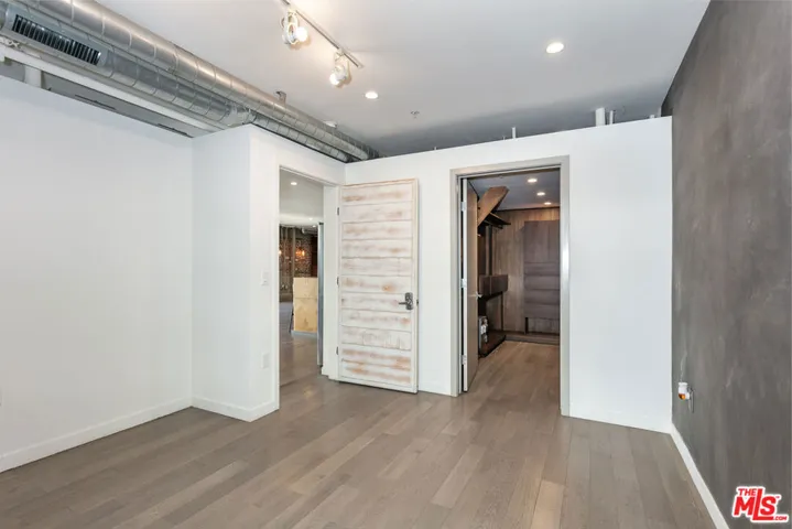 527 Molino Street 202, Los Angeles, California 90013