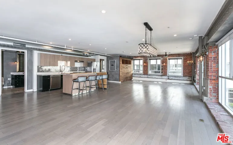 527 Molino Street 202, Los Angeles, California 90013