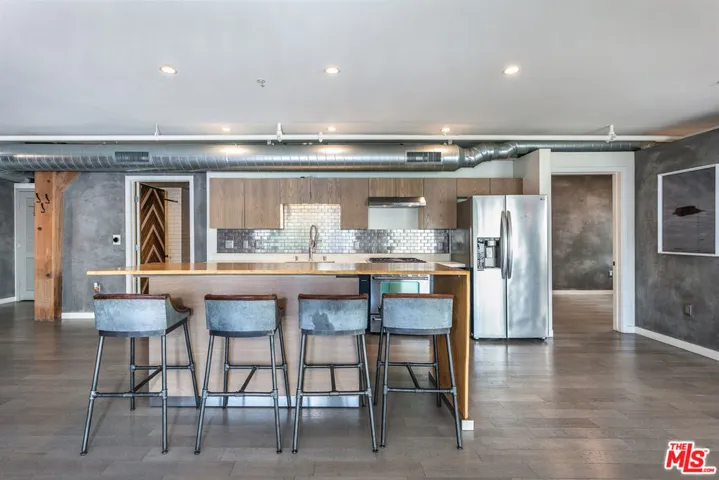527 Molino Street 202, Los Angeles, California 90013