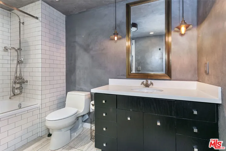 527 Molino Street 202, Los Angeles, California 90013