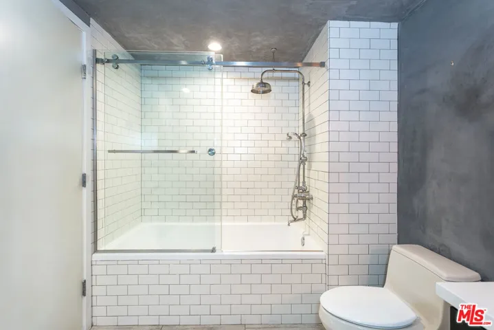 527 Molino Street 202, Los Angeles, California 90013
