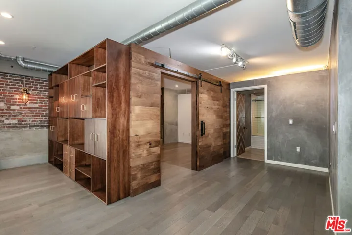527 Molino Street 202, Los Angeles, California 90013