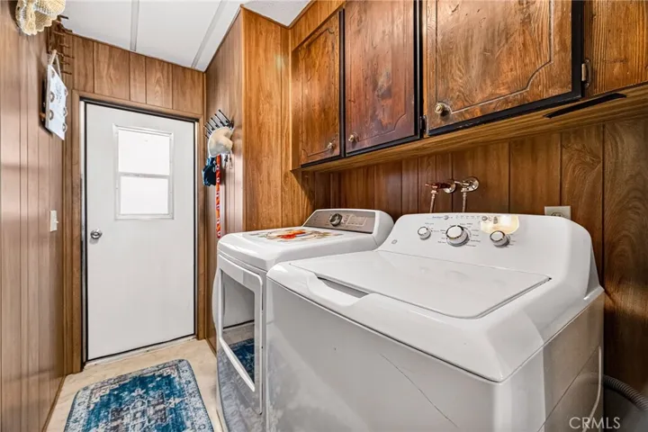 Washer & dryer included