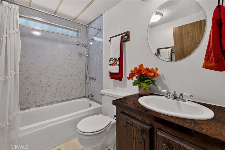 Guest bath tub/shower combo