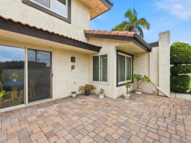 Private patio in front