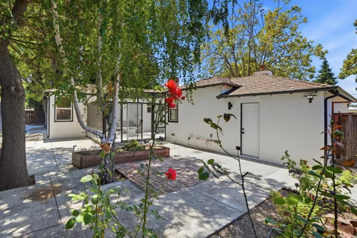 17 Yarnall Place, Redwood City, California 94063