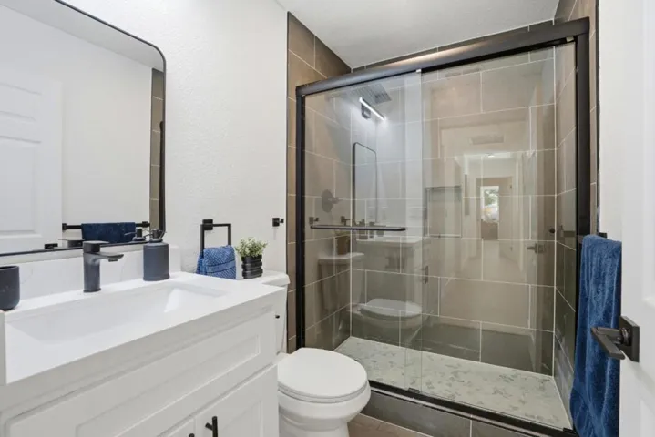 17 Yarnall Place, Redwood City, California 94063