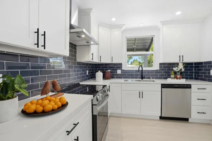 17 Yarnall Place, Redwood City, California 94063