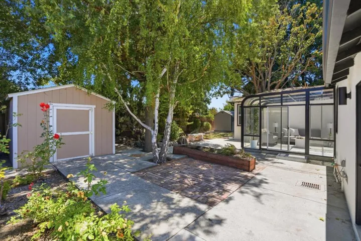 17 Yarnall Place, Redwood City, California 94063