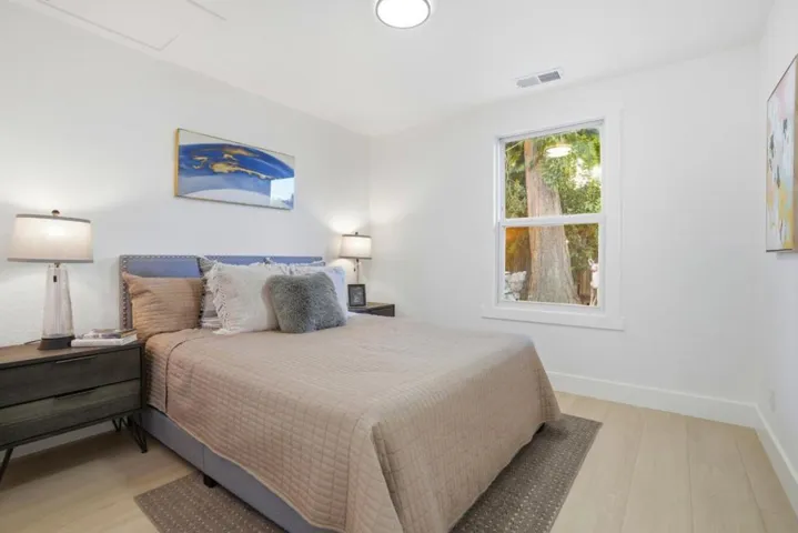 17 Yarnall Place, Redwood City, California 94063