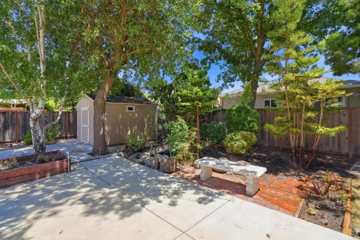 17 Yarnall Place, Redwood City, California 94063