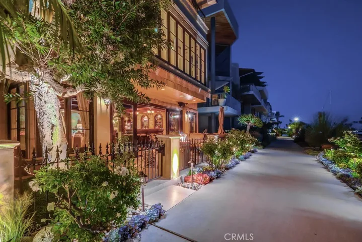 6048 Lido, Long Beach, California 90803