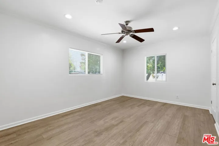 6033 Fallbrook Avenue, Woodland Hills, California 91367