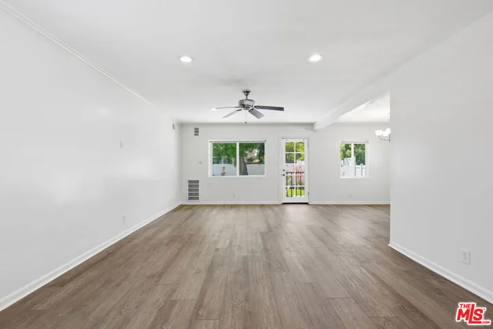 6033 Fallbrook Avenue, Woodland Hills, California 91367