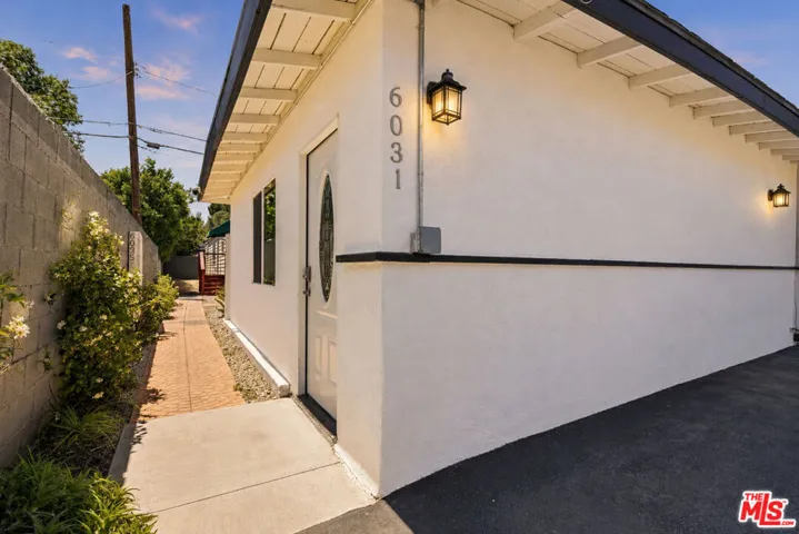 6033 Fallbrook Avenue, Woodland Hills, California 91367