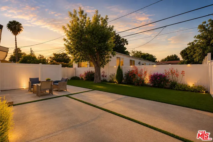 6033 Fallbrook Avenue, Woodland Hills, California 91367