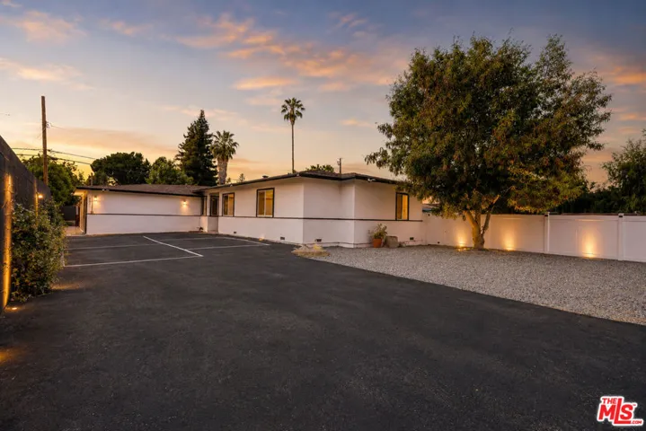 6033 Fallbrook Avenue, Woodland Hills, California 91367