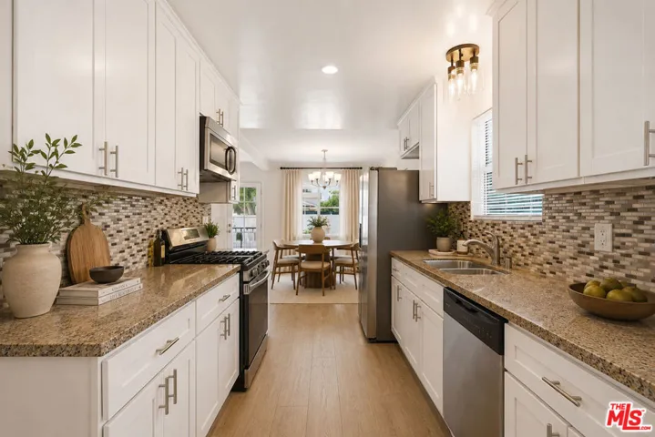 6033 Fallbrook Avenue, Woodland Hills, California 91367