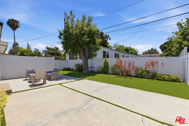 6033 Fallbrook Avenue, Woodland Hills, California 91367
