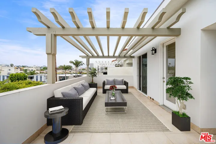 1743 S Barrington Avenue, Los Angeles, California 90025