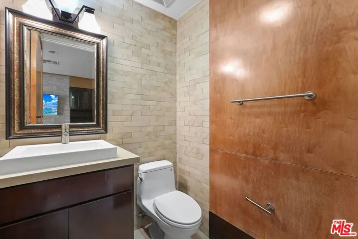 1743 S Barrington Avenue, Los Angeles, California 90025