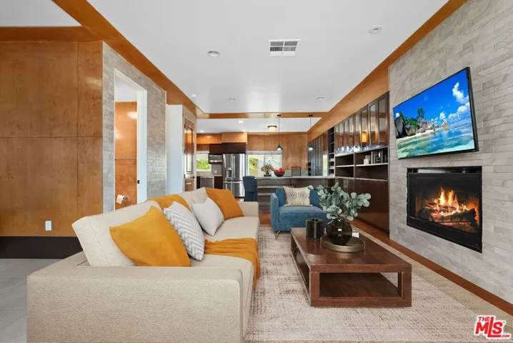 1743 S Barrington Avenue, Los Angeles, California 90025