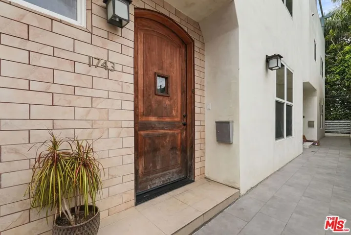 1743 S Barrington Avenue, Los Angeles, California 90025