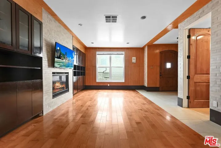 1743 S Barrington Avenue, Los Angeles, California 90025