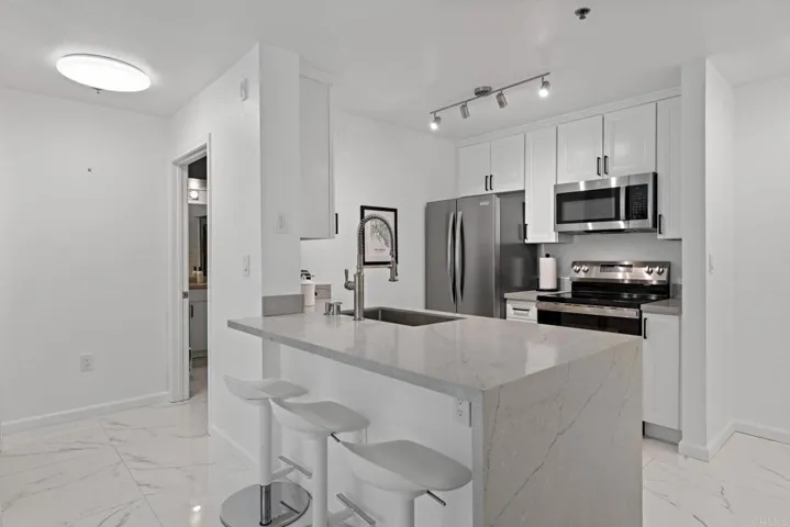 1970 Columbia Street 203, San Diego, California 92101