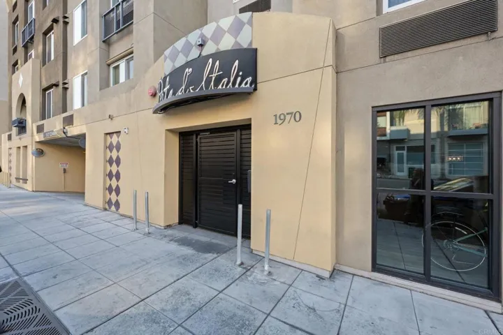 1970 Columbia Street 203, San Diego, California 92101