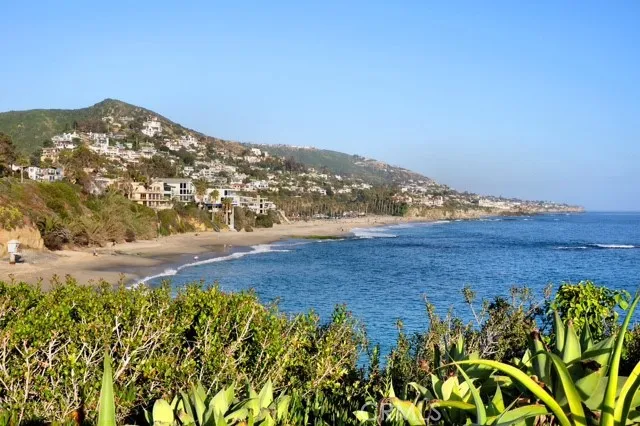 Laguna Beach just 7 miles away