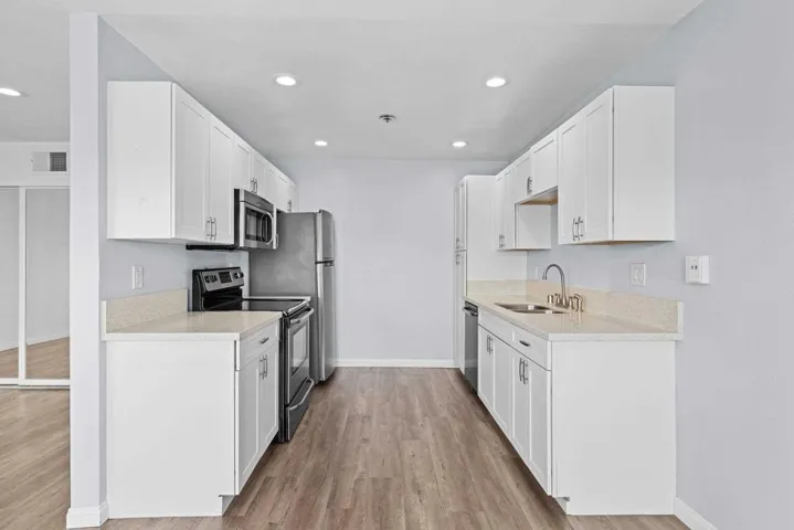 1830 Thomas Avenue 2f, San Diego, California 92109