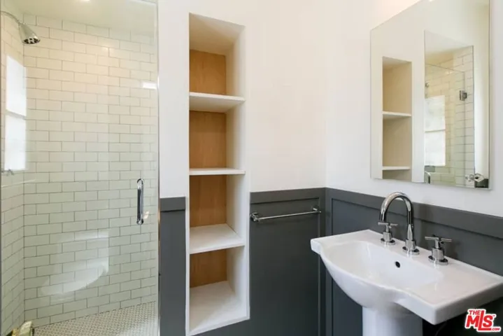 1136 S Hayworth Avenue, Los Angeles, California 90035