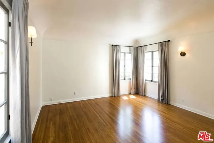 1136 S Hayworth Avenue, Los Angeles, California 90035
