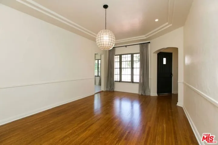 1136 S Hayworth Avenue, Los Angeles, California 90035