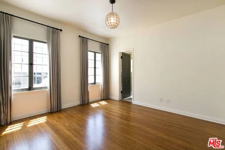1136 S Hayworth Avenue, Los Angeles, California 90035