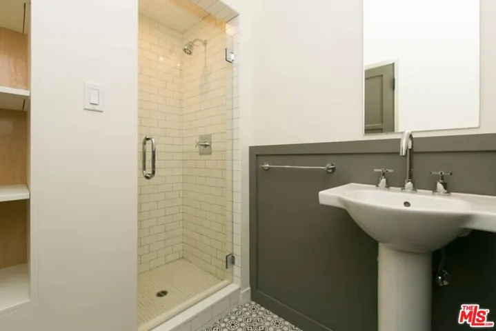1136 S Hayworth Avenue, Los Angeles, California 90035