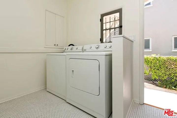 1136 S Hayworth Avenue, Los Angeles, California 90035