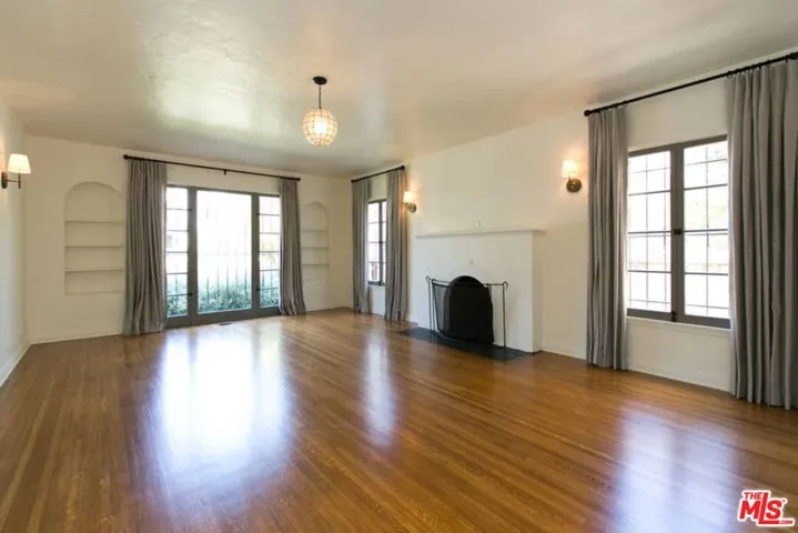1136 S Hayworth Avenue, Los Angeles, California 90035