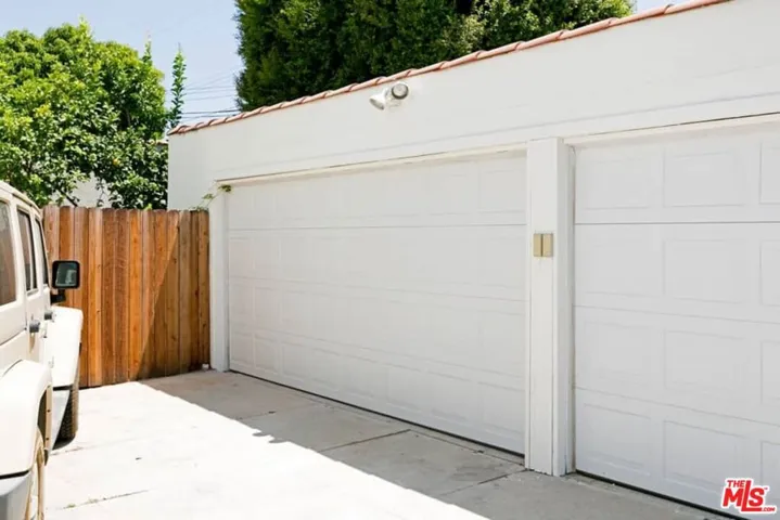 1136 S Hayworth Avenue, Los Angeles, California 90035
