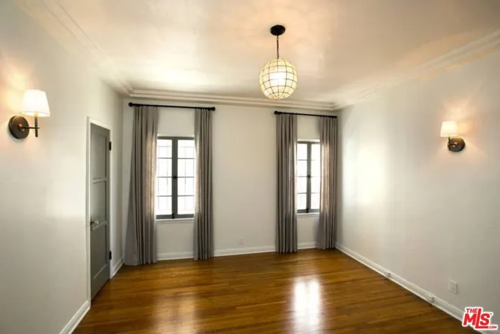 1136 S Hayworth Avenue, Los Angeles, California 90035
